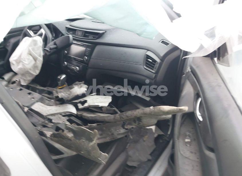 Photo 5 of 2019 Nissan Rogue SL (VIN 5N1AT2MTXKC762051)