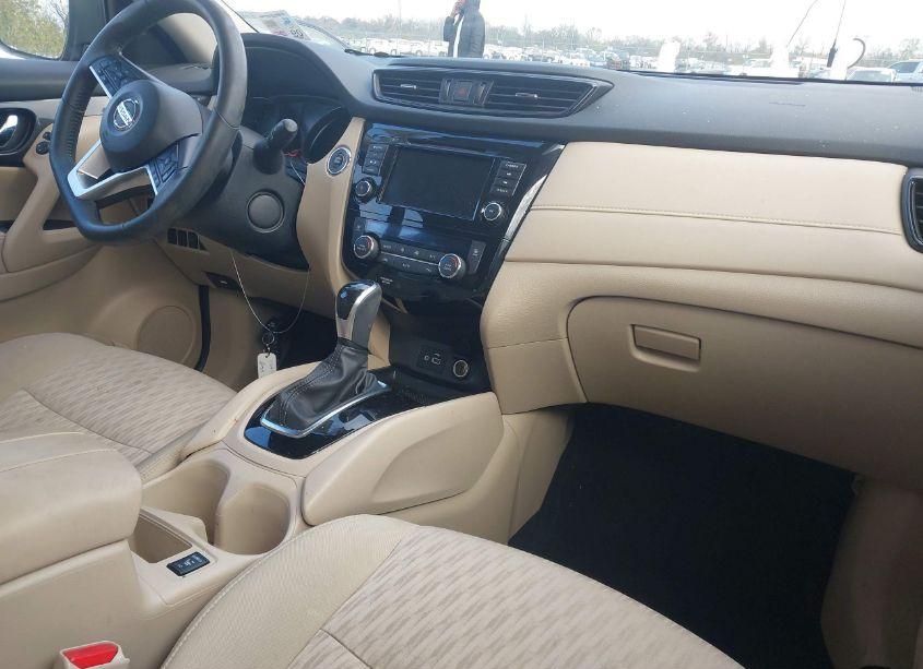 Photo 5 of 2019 Nissan Rogue SV (VIN 5N1AT2MTXKC780372)