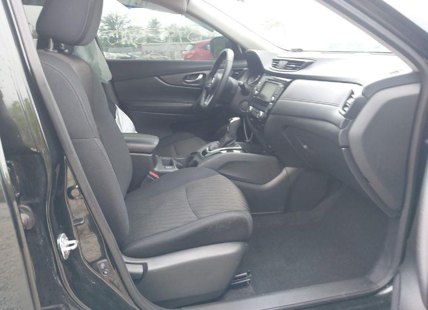 Photo 5 of 2019 Nissan Rogue SV (VIN 5N1AT2MTXKC803259)