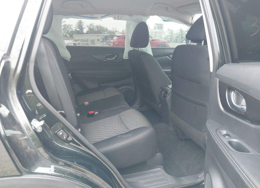 Photo 8 of 2019 Nissan Rogue SV (VIN 5N1AT2MTXKC803259)