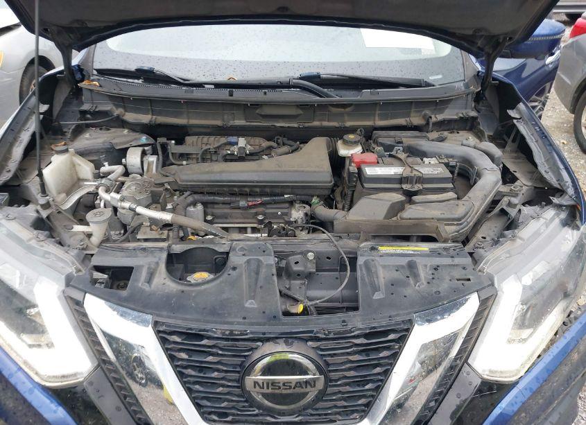 Photo 10 of 2019 Nissan Rogue SV (VIN 5N1AT2MTXKC823804)