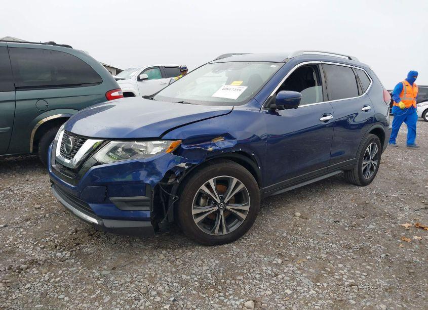 Photo 2 of 2019 Nissan Rogue SV (VIN 5N1AT2MTXKC823804)