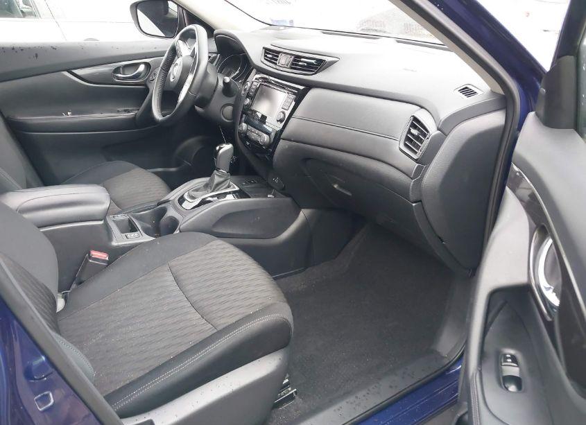 Photo 5 of 2019 Nissan Rogue SV (VIN 5N1AT2MTXKC823804)