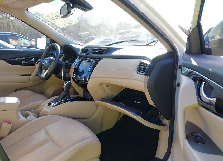 Photo 5 of 2019 Nissan Rogue SL (VIN 5N1AT2MTXKC824242)