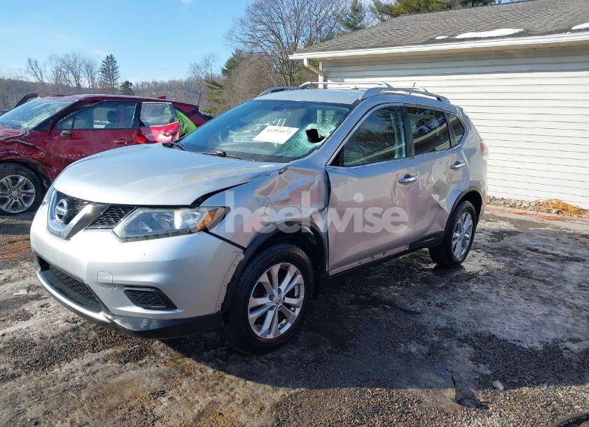 Photo 2 of 2014 Nissan Rogue SV (VIN 5N1AT2MV0EC843646)