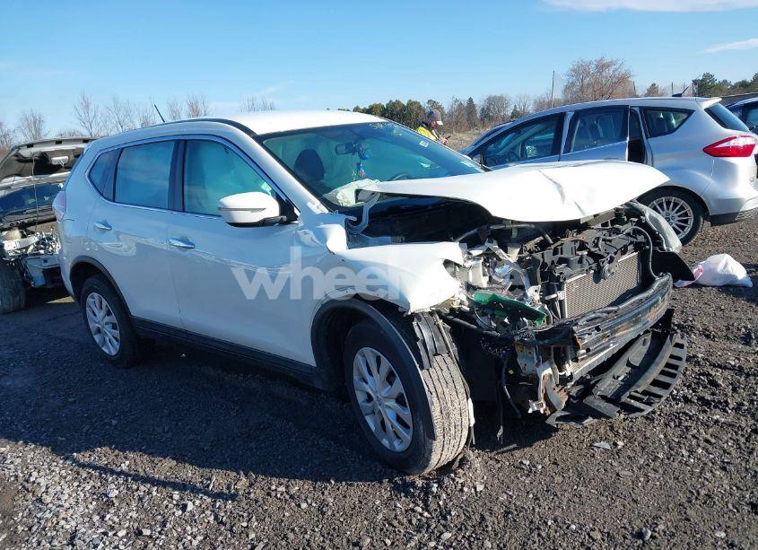2015 Nissan Rogue S (VIN 5N1AT2MV0FC823835) main photo