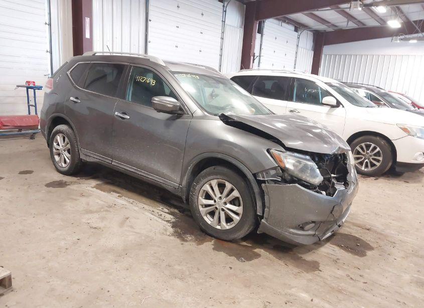 2015 Nissan Rogue SV (VIN 5N1AT2MV0FC895652) main photo
