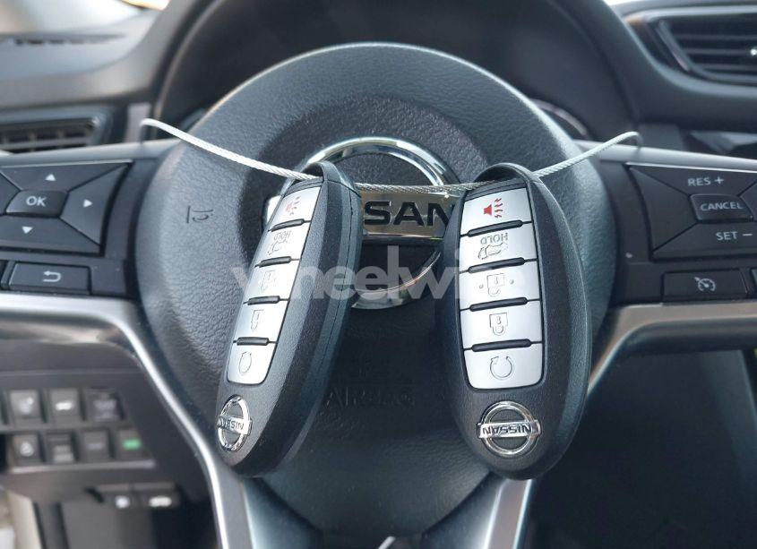 Photo 11 of 2017 Nissan Rogue SL (VIN 5N1AT2MV0HC759945)