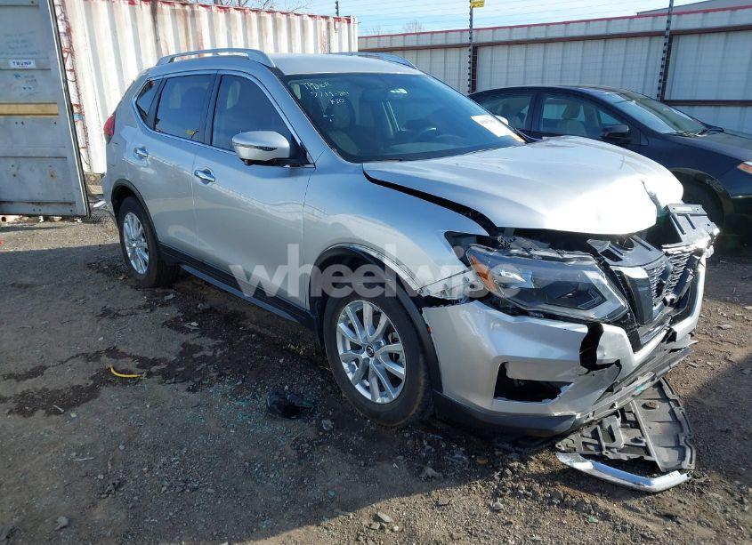 2017 Nissan Rogue SV (VIN 5N1AT2MV0HC781394) main photo