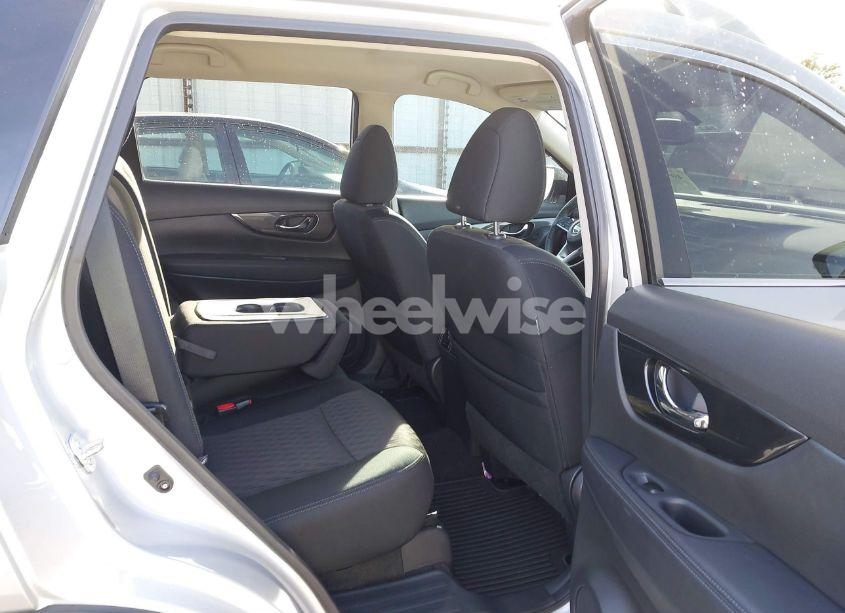 Photo 8 of 2017 Nissan Rogue SV (VIN 5N1AT2MV0HC781394)