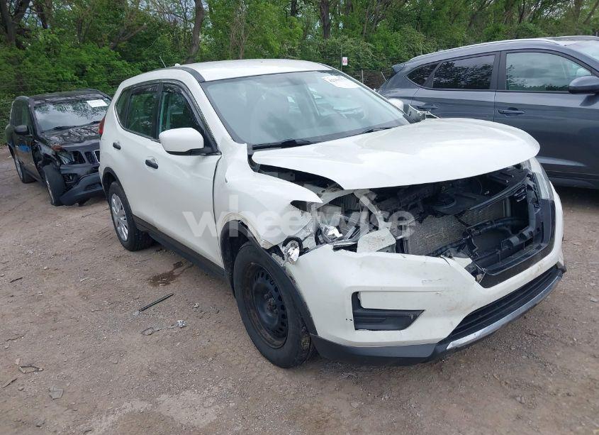 2017 Nissan Rogue S (VIN 5N1AT2MV0HC800381) main photo