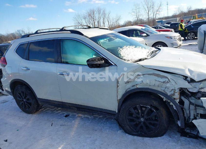 Photo 13 of 2017 Nissan Rogue SV (VIN 5N1AT2MV0HC805242)