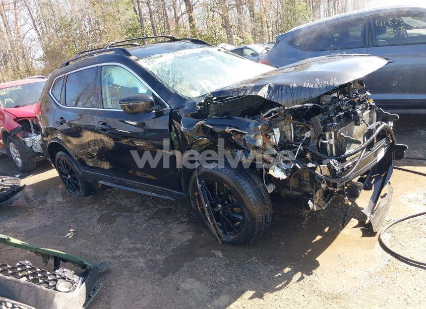 2017 Nissan Rogue SV (VIN 5N1AT2MV0HC814099) main photo