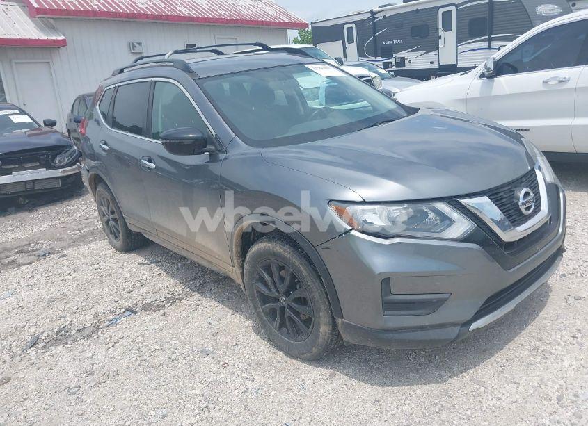 2017 Nissan Rogue SV (VIN 5N1AT2MV0HC819190) main photo