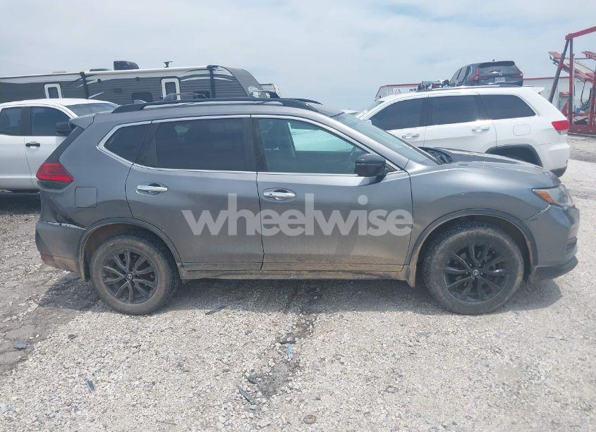 Photo 13 of 2017 Nissan Rogue SV (VIN 5N1AT2MV0HC819190)