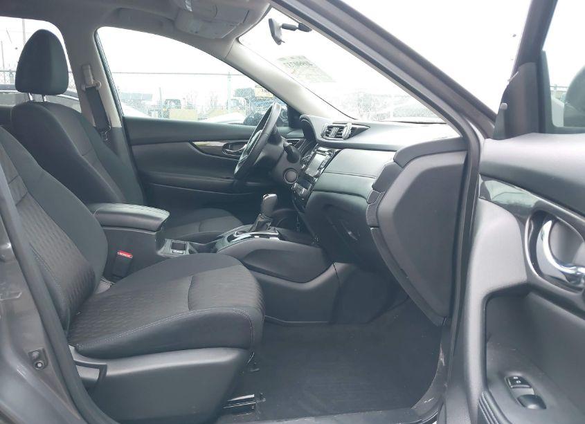 Photo 5 of 2017 Nissan Rogue SV (VIN 5N1AT2MV0HC888011)