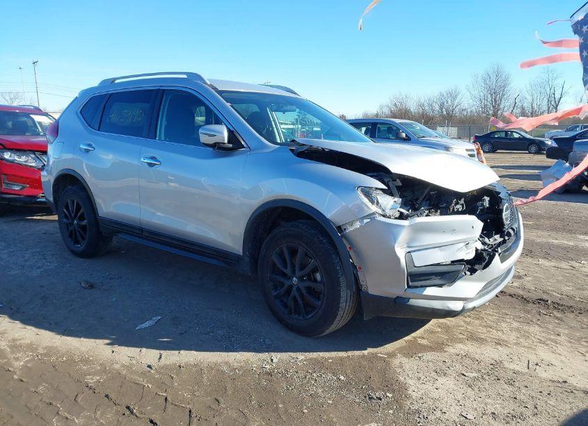 2018 Nissan Rogue SV (VIN 5N1AT2MV0JC700450) main photo