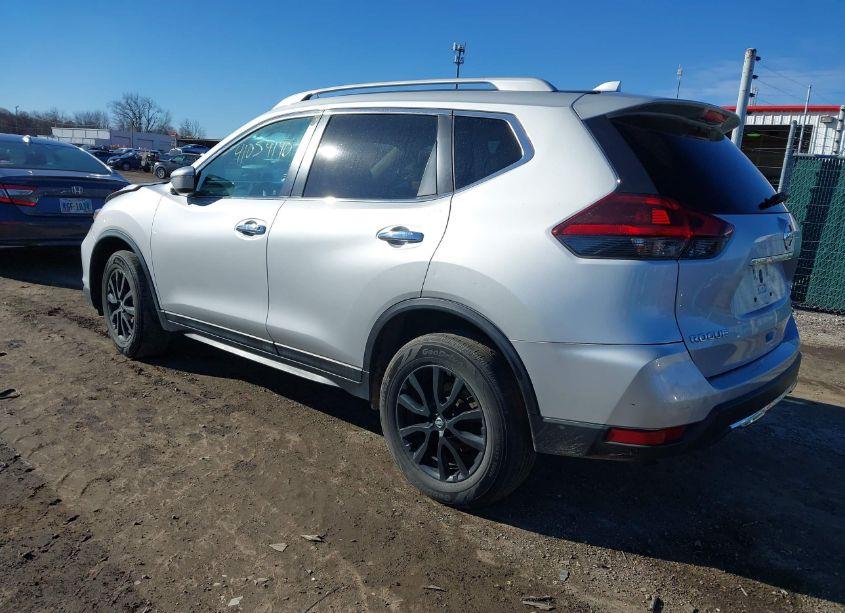 Photo 3 of 2018 Nissan Rogue SV (VIN 5N1AT2MV0JC700450)