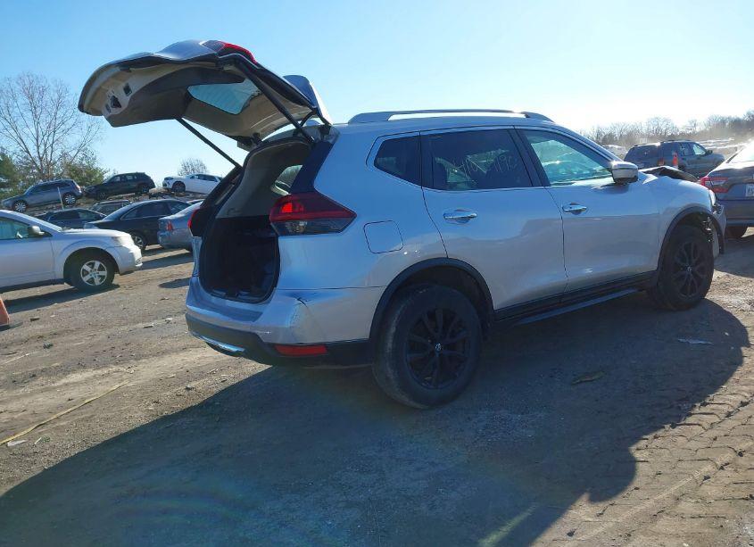 Photo 4 of 2018 Nissan Rogue SV (VIN 5N1AT2MV0JC700450)