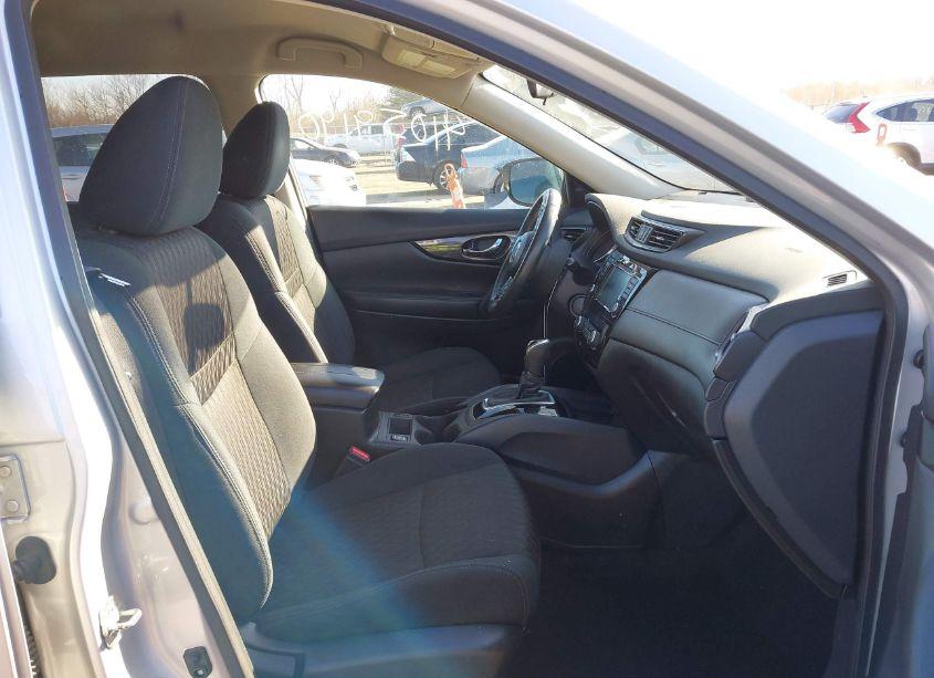 Photo 5 of 2018 Nissan Rogue SV (VIN 5N1AT2MV0JC700450)