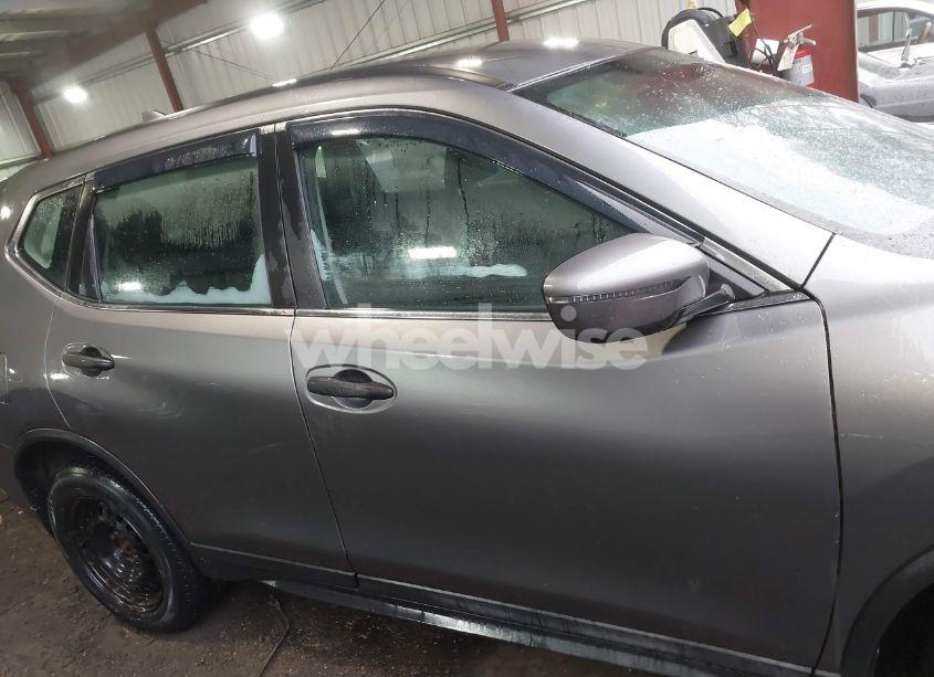 Photo 13 of 2018 Nissan Rogue S/SL/SV (VIN 5N1AT2MV0JC723999)