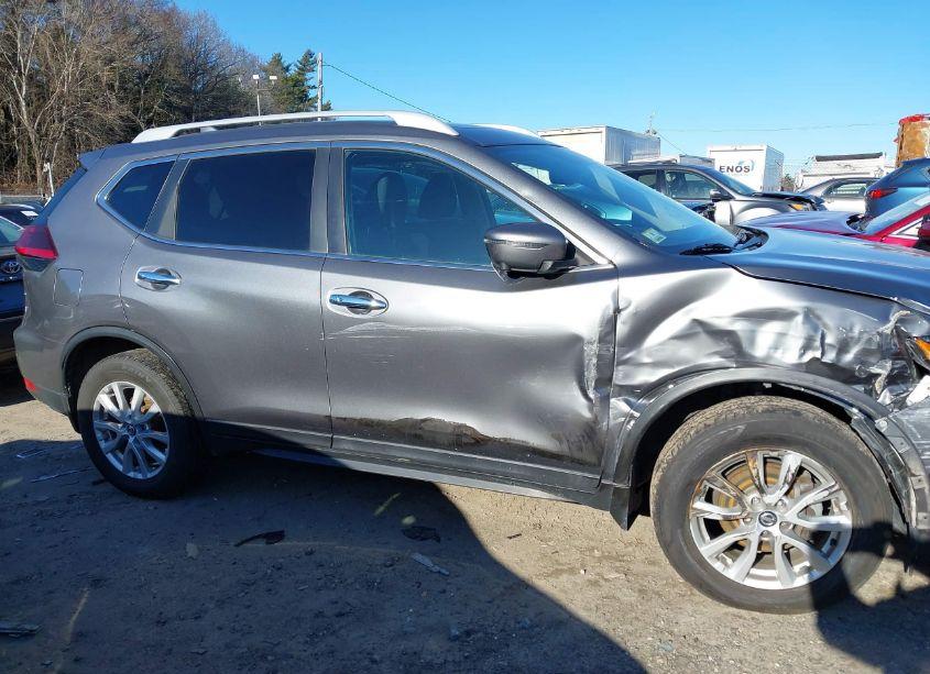 Photo 13 of 2018 Nissan Rogue SV (VIN 5N1AT2MV0JC752919)