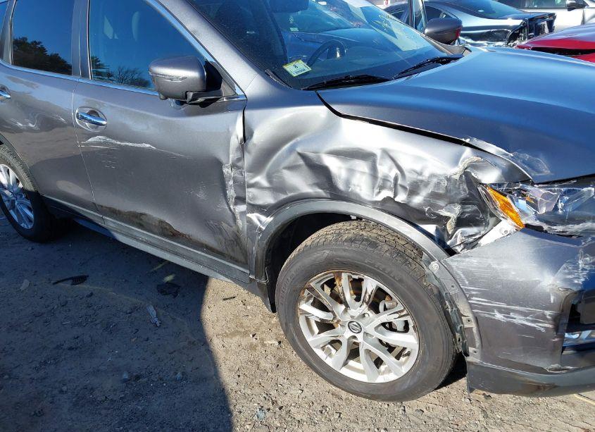 Photo 6 of 2018 Nissan Rogue SV (VIN 5N1AT2MV0JC752919)