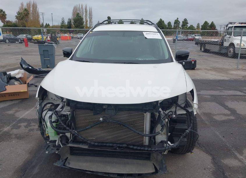 Photo 13 of 2018 Nissan Rogue SV (VIN 5N1AT2MV0JC756758)