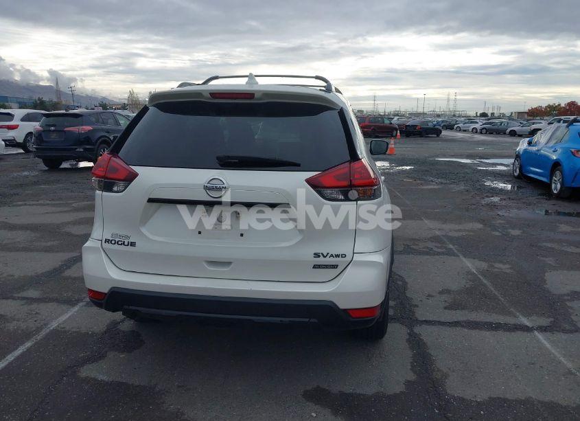 Photo 17 of 2018 Nissan Rogue SV (VIN 5N1AT2MV0JC756758)