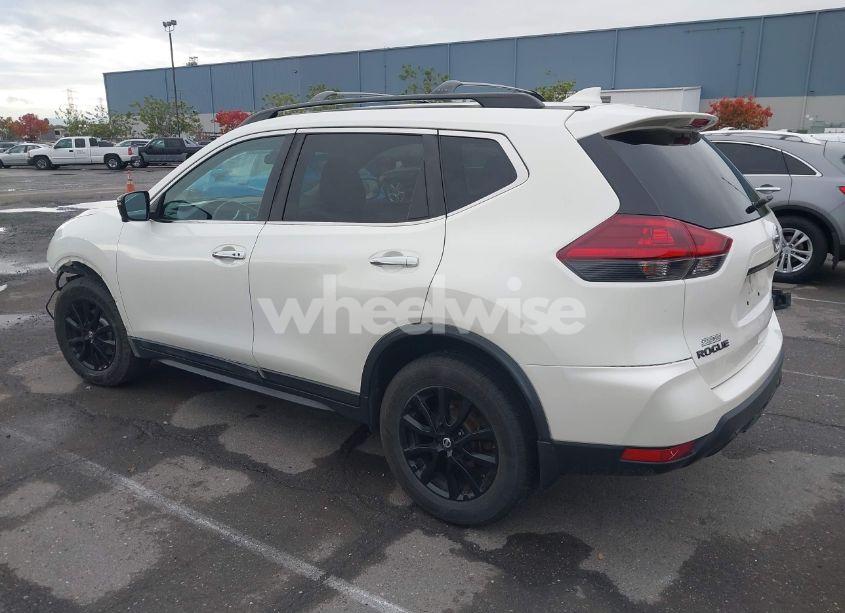 Photo 3 of 2018 Nissan Rogue SV (VIN 5N1AT2MV0JC756758)