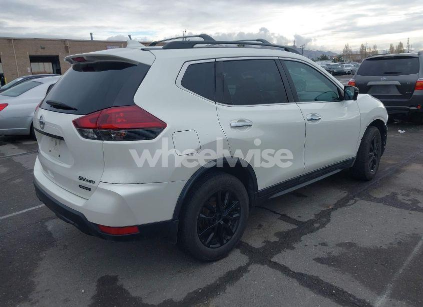 Photo 4 of 2018 Nissan Rogue SV (VIN 5N1AT2MV0JC756758)