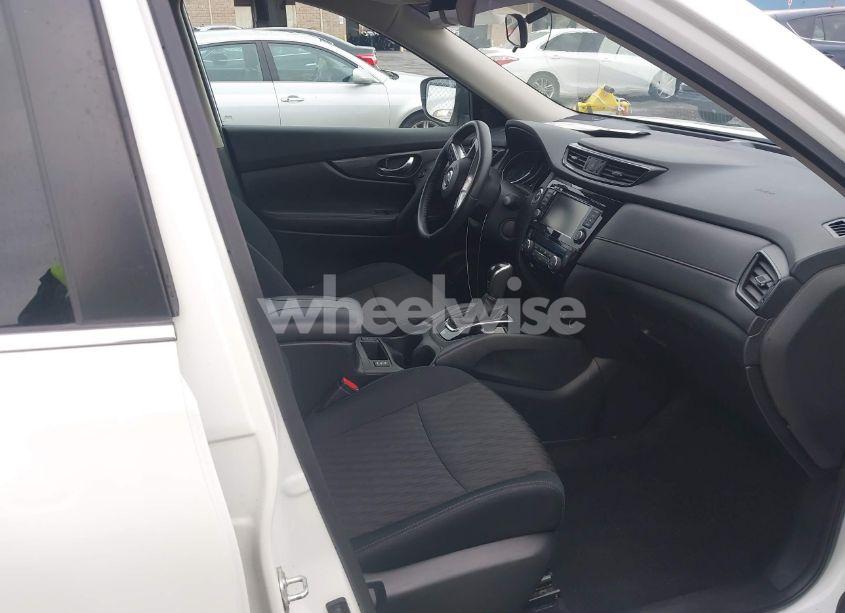 Photo 5 of 2018 Nissan Rogue SV (VIN 5N1AT2MV0JC756758)