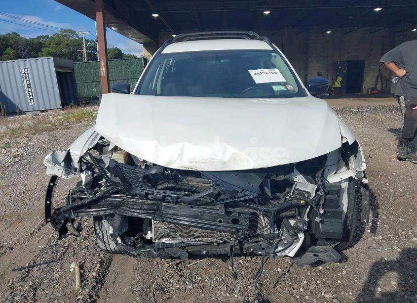 Photo 12 of 2018 Nissan Rogue SV (VIN 5N1AT2MV0JC814707)