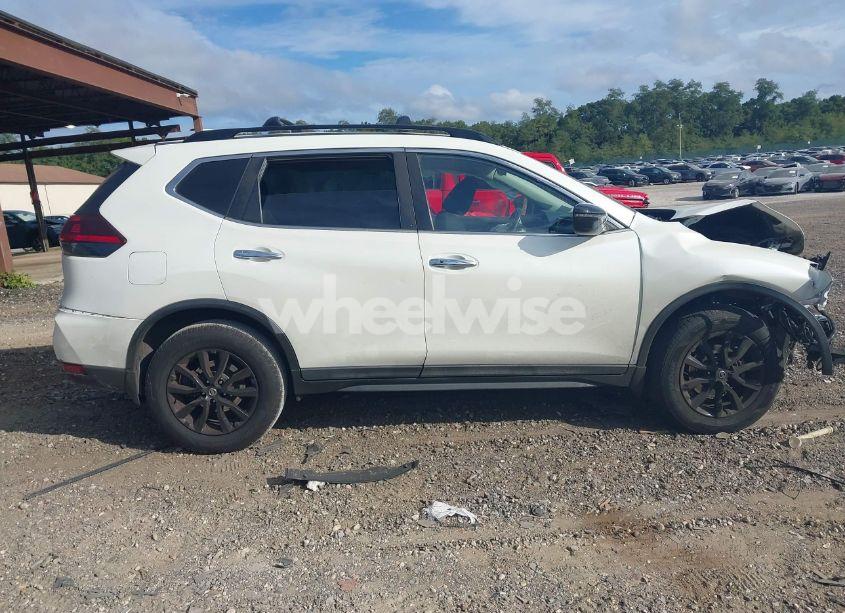 Photo 13 of 2018 Nissan Rogue SV (VIN 5N1AT2MV0JC814707)