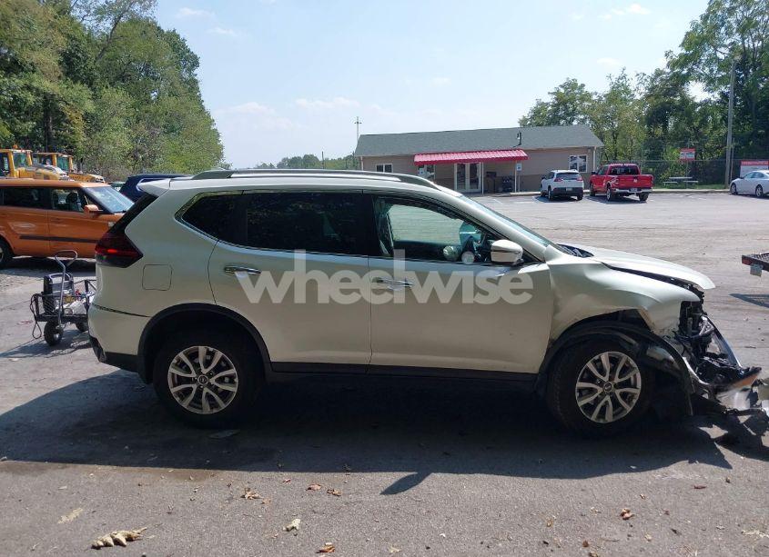 Photo 14 of 2018 Nissan Rogue SV (VIN 5N1AT2MV0JC819194)