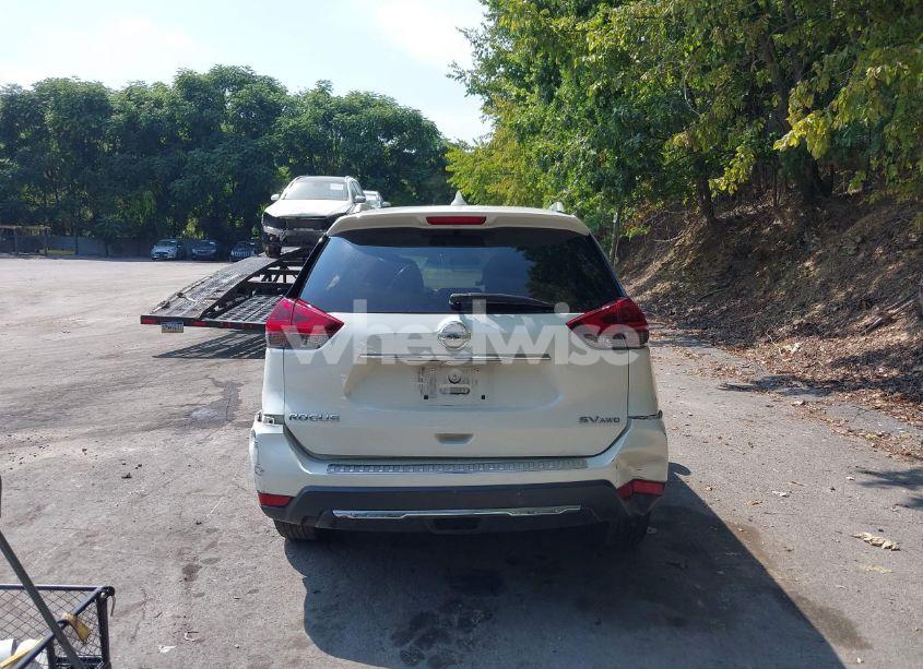 Photo 17 of 2018 Nissan Rogue SV (VIN 5N1AT2MV0JC819194)