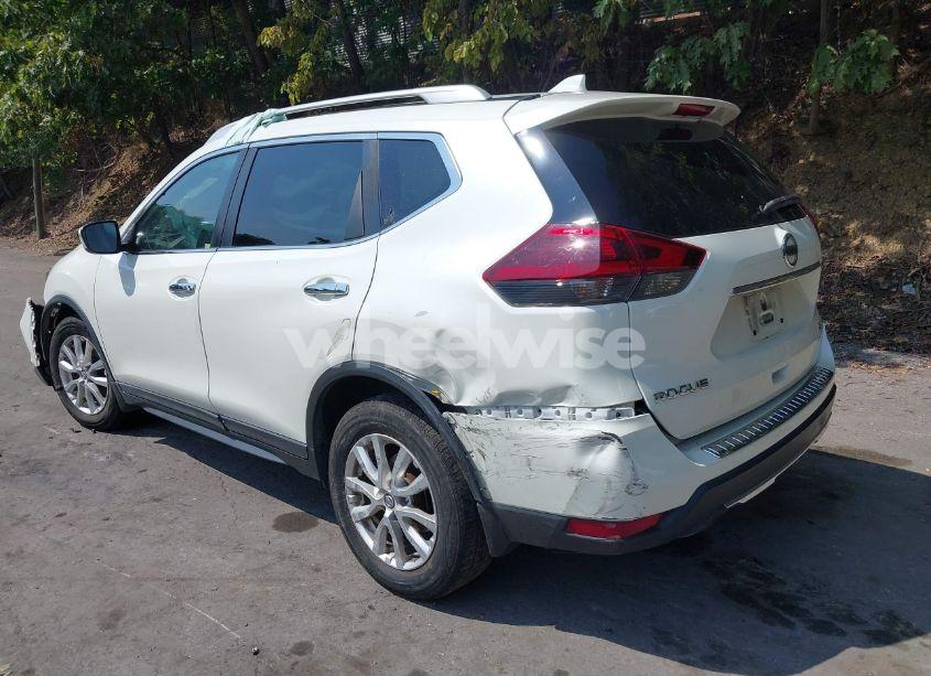 Photo 3 of 2018 Nissan Rogue SV (VIN 5N1AT2MV0JC819194)