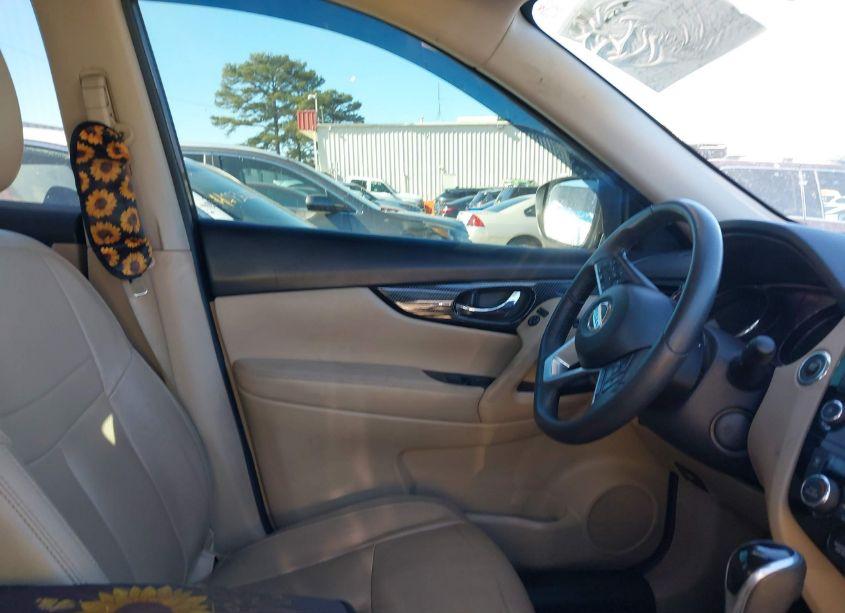 Photo 5 of 2019 Nissan Rogue SL (VIN 5N1AT2MV0KC704466)