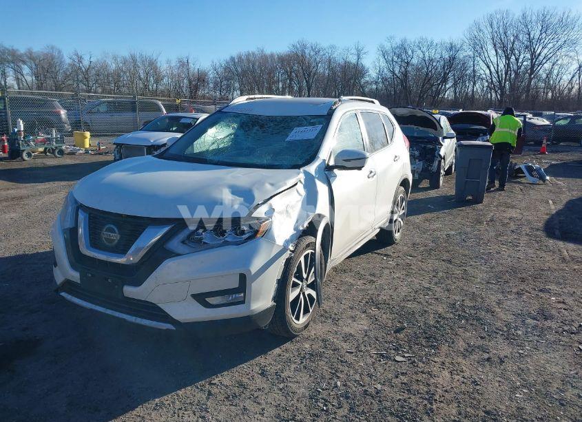 Photo 2 of 2019 Nissan Rogue SL (VIN 5N1AT2MV0KC712535)