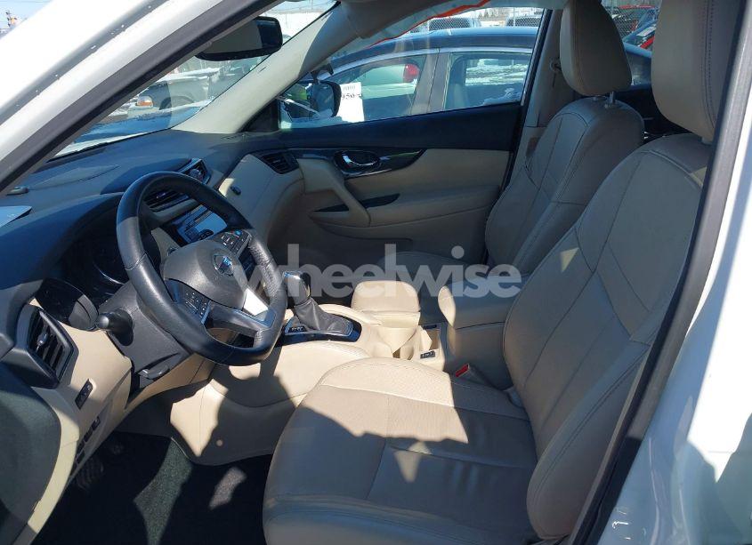 Photo 5 of 2019 Nissan Rogue SL (VIN 5N1AT2MV0KC729108)