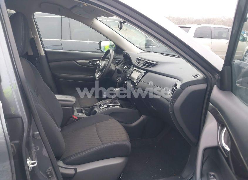 Photo 5 of 2019 Nissan Rogue S (VIN 5N1AT2MV0KC740884)