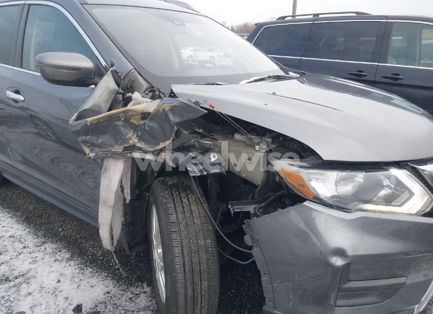 Photo 6 of 2019 Nissan Rogue S (VIN 5N1AT2MV0KC740884)