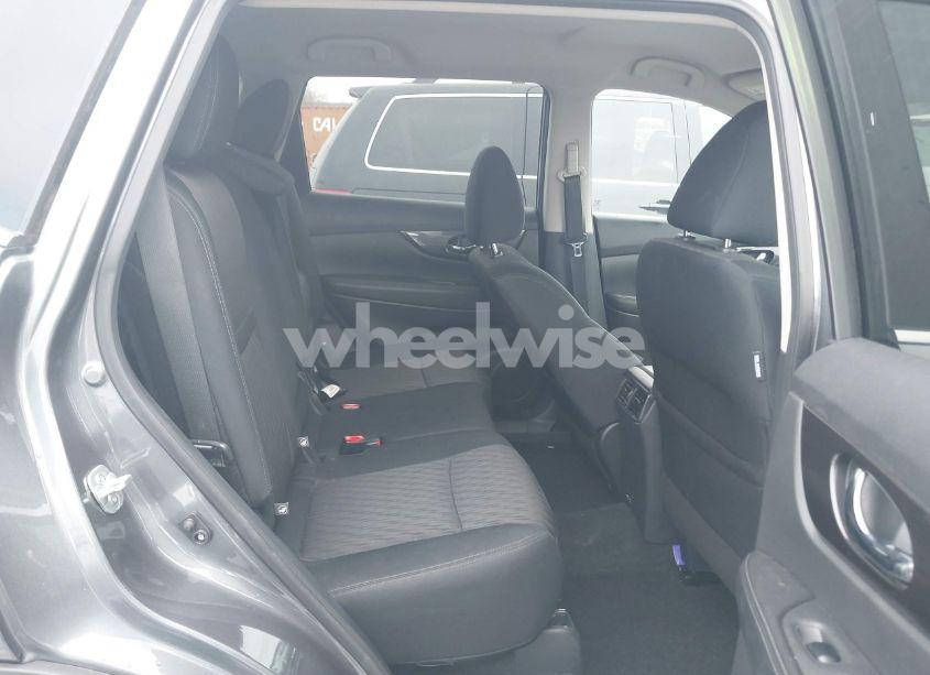 Photo 8 of 2019 Nissan Rogue S (VIN 5N1AT2MV0KC740884)