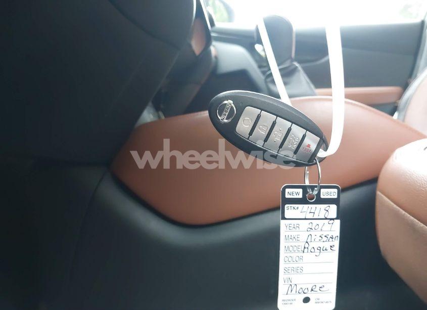 Photo 11 of 2019 Nissan Rogue SL (VIN 5N1AT2MV0KC797750)