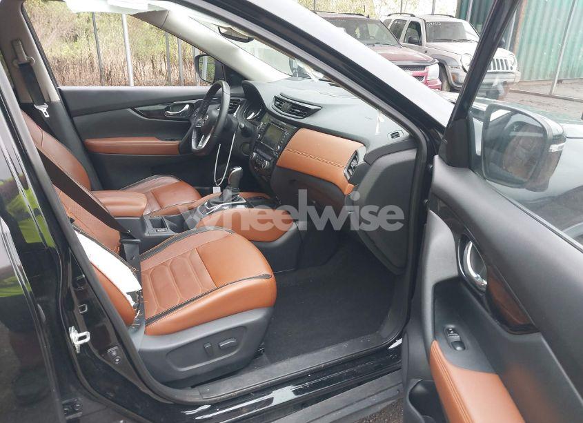 Photo 5 of 2019 Nissan Rogue SL (VIN 5N1AT2MV0KC797750)