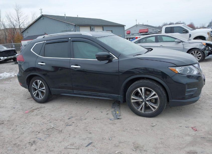 Photo 13 of 2019 Nissan Rogue SV (VIN 5N1AT2MV0KC801926)