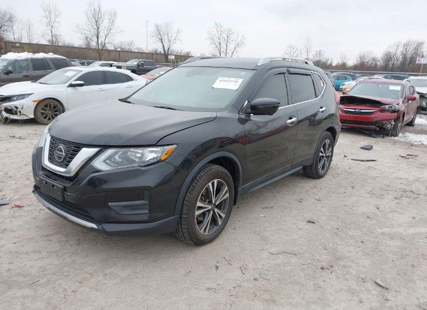 Photo 2 of 2019 Nissan Rogue SV (VIN 5N1AT2MV0KC801926)