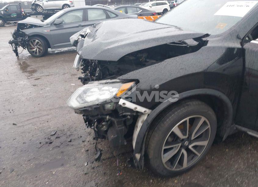 Photo 6 of 2019 Nissan Rogue SL (VIN 5N1AT2MV0KC802252)