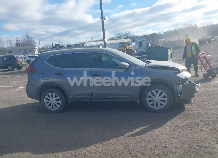 Photo 13 of 2019 Nissan Rogue S (VIN 5N1AT2MV0KC830455)