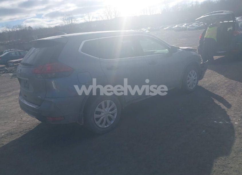 Photo 4 of 2019 Nissan Rogue S (VIN 5N1AT2MV0KC830455)